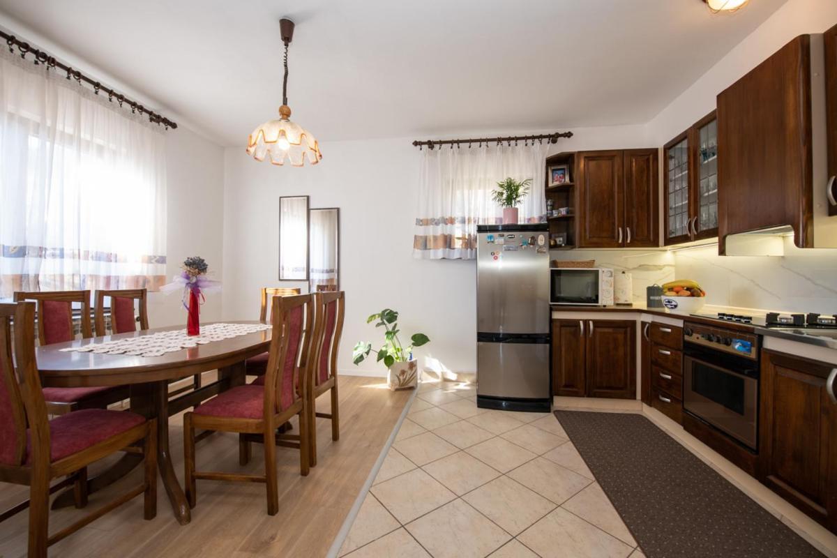 Apartman Elvis Lovran Exterior photo
