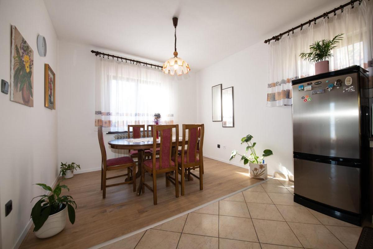 Apartman Elvis Lovran Exterior photo